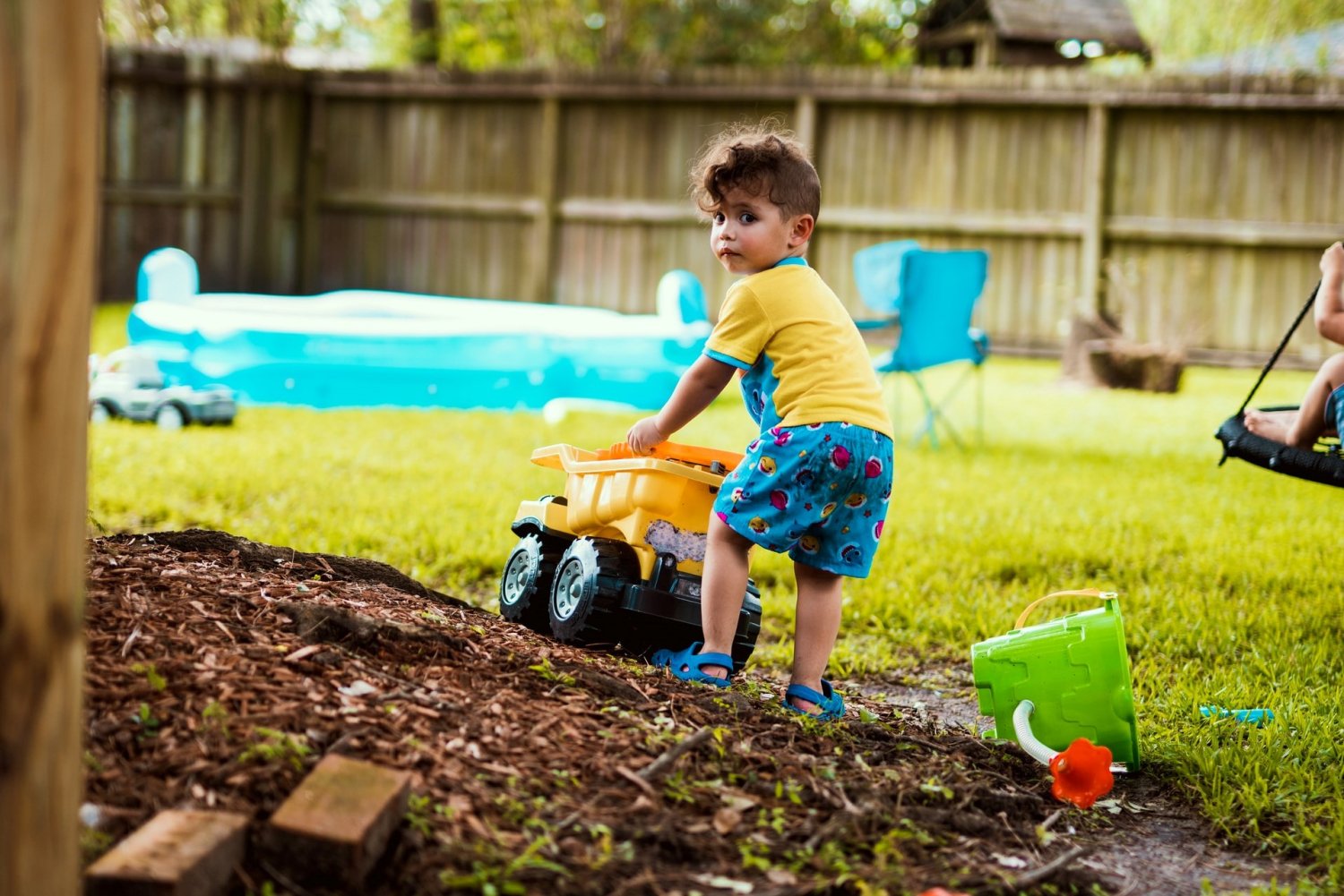 dziecko na placu zabaw