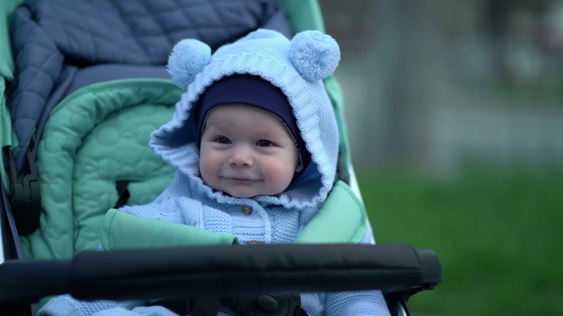 Dotykanie dzieci bez zgody rodzica to niebezpieczny zwyczaj. Oto, co każda mama chce ci powiedzieć