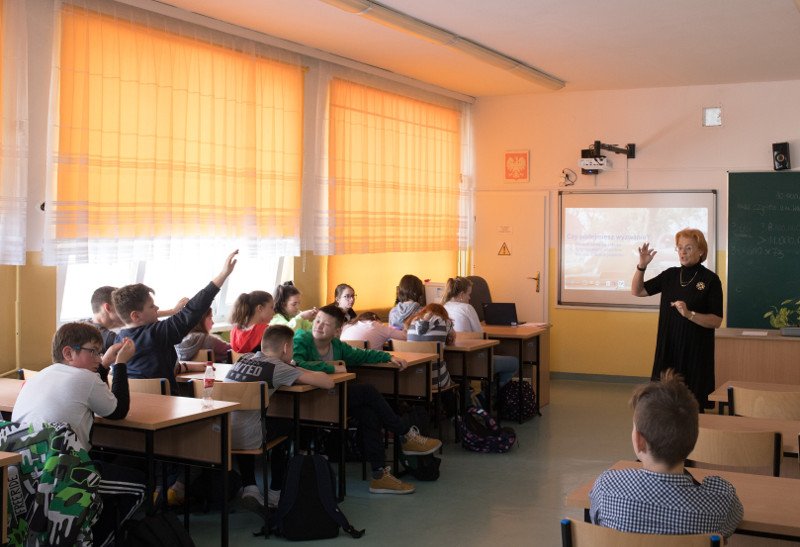 Procter & Gamble i Fundacja Nasza Ziemia są twórcami programu edukacyjnego „Czysta Ziemia”, przeznaczonego dla uczniów klas VII i VIII szkół podstawowych
