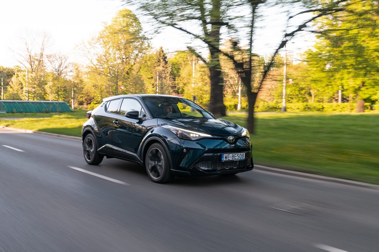 Styl i wygodę da się pogodzić. To dobry moment na przesiadkę do rodzinnego auta Toyoty