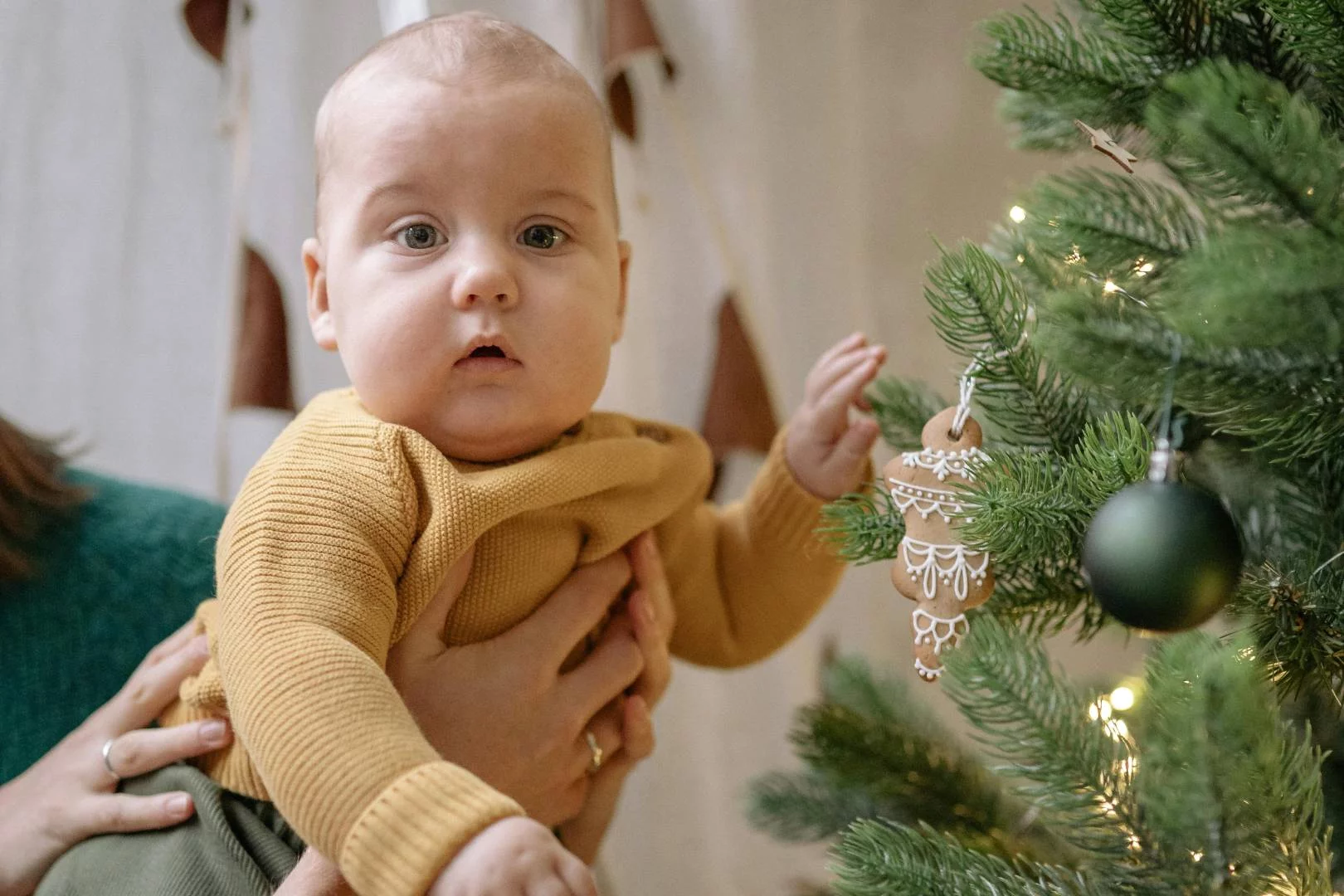 Świąteczną wizyta z niemowlakiem. To trudne, ale możliwe Świąteczną wizyta z niemowlakiem. To trudne, ale możliwe