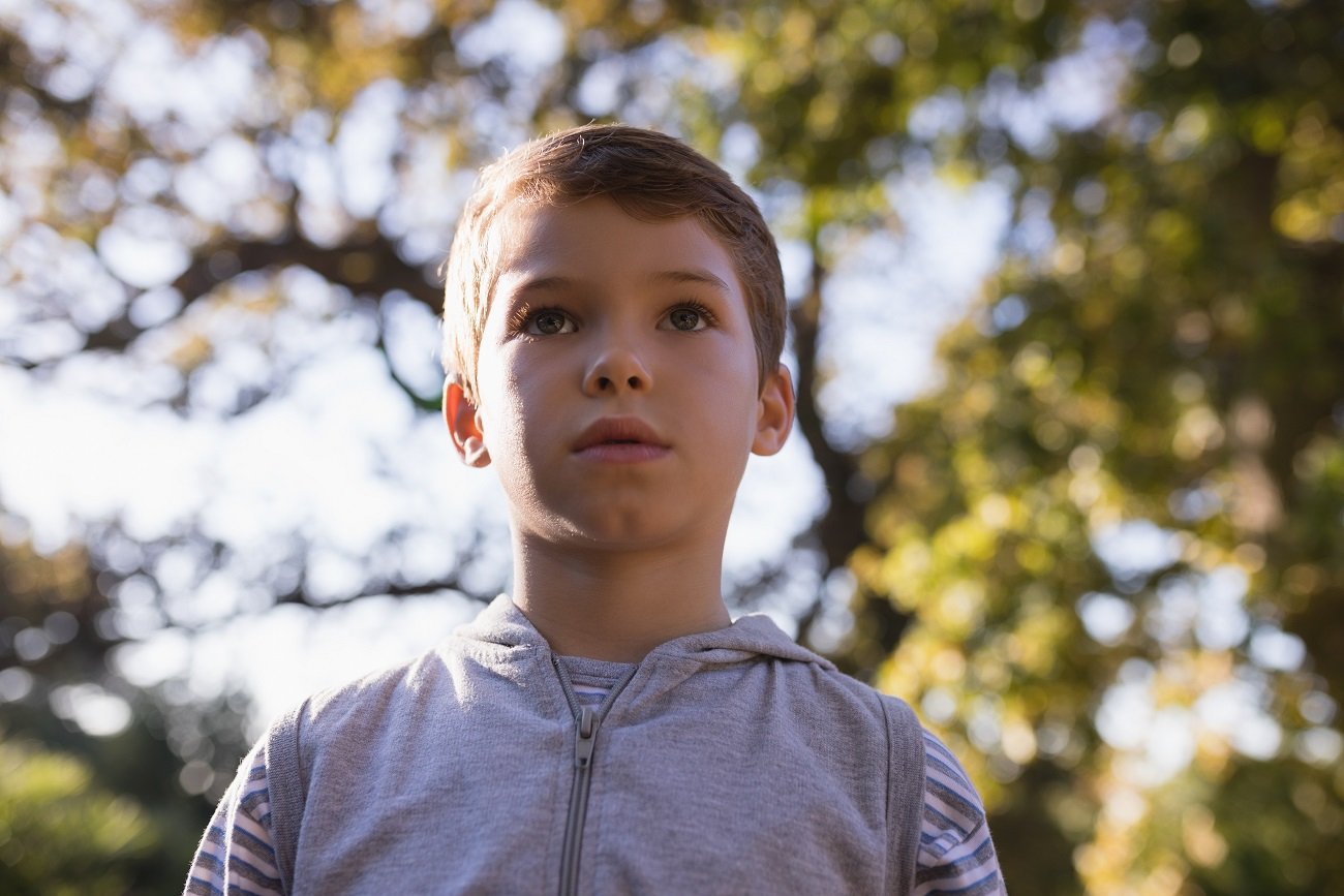 Groźny trend dotarł do naszych dzieci. Ta "zabawa" drzwiami to skrajna nieodpowiedzialność