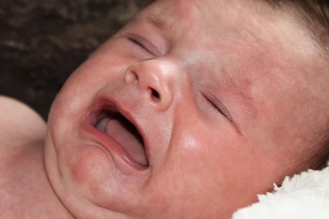 Fot. Pixabay / [url=https://pixabay.com/pl/baby-noworodka-%C5%82zy-sad-p%C5%82aka%C4%87-408262/]TaniaVdB[/url] / [url=https://pixabay.com/pl/service/terms/#usage]CC0 Public Domain[/url]