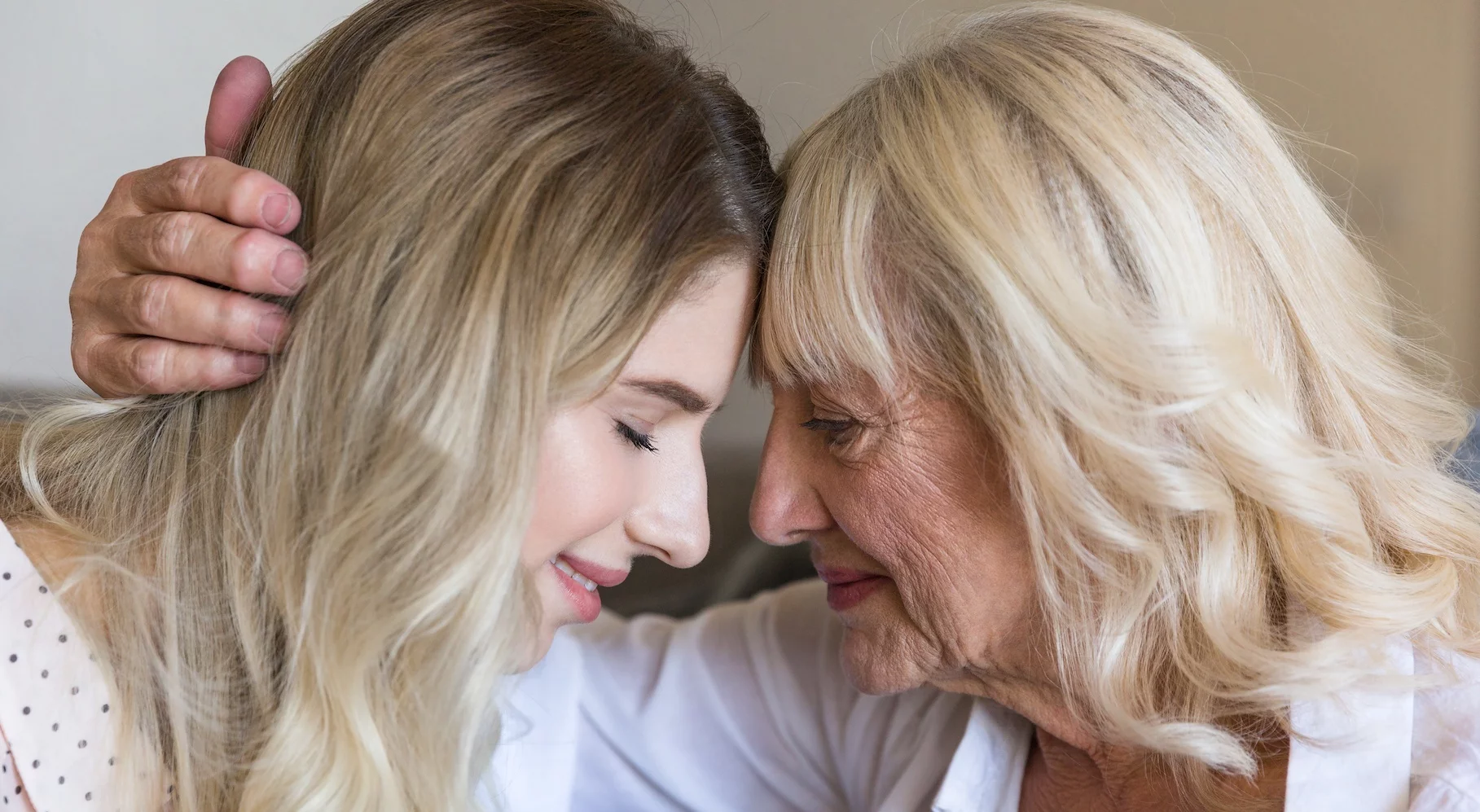 "Prześpij się z tym". Najpopularniejsze rady naszych babć, które o dziwo działają