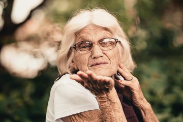 Ciotka nie ma dzieci, więc wtrąca się do moich