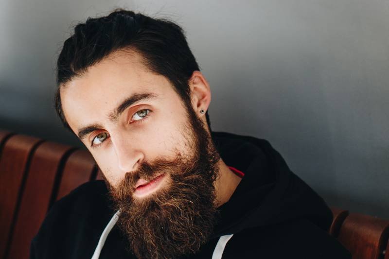Mężczyzna z brodą