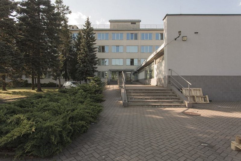 Obowiązkowe modlitwy, karne dyżury i scisły plan dnia - tak wygląda codzienność w tej szkole