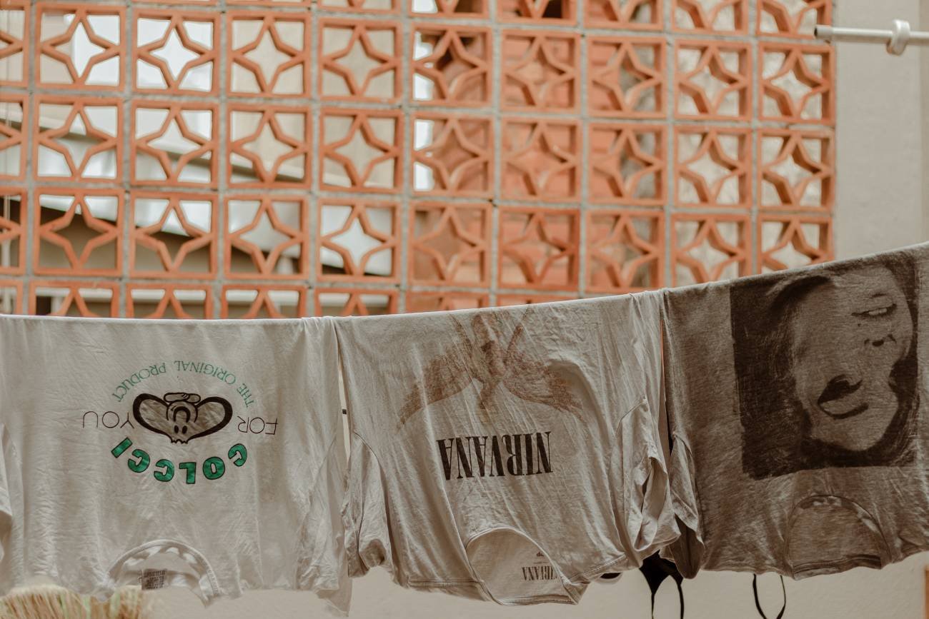 pranie, białe pranie, zszarzałe ubrania, zszarzałe pranie, jasne pranie, co na zszarzałe ubrania