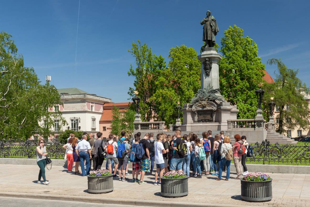 Cisza nocna o 20:30 i brak słodyczy. To jeszcze wycieczka szkolna czy już obóz wojskowy?