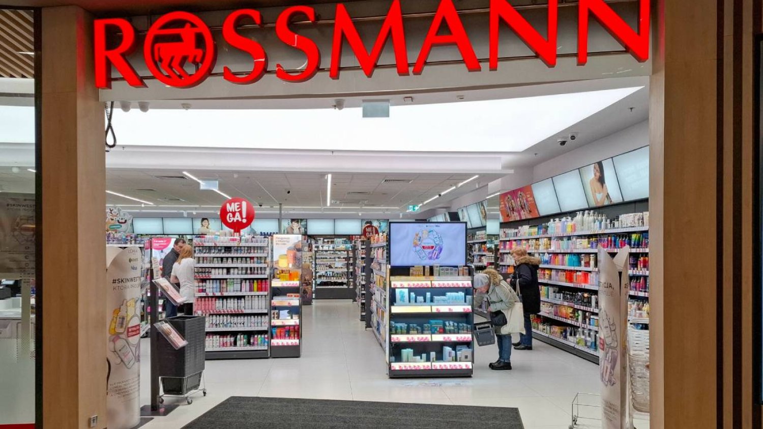 Sklep sieci Rossmann. Sklep sieci Rossmann.