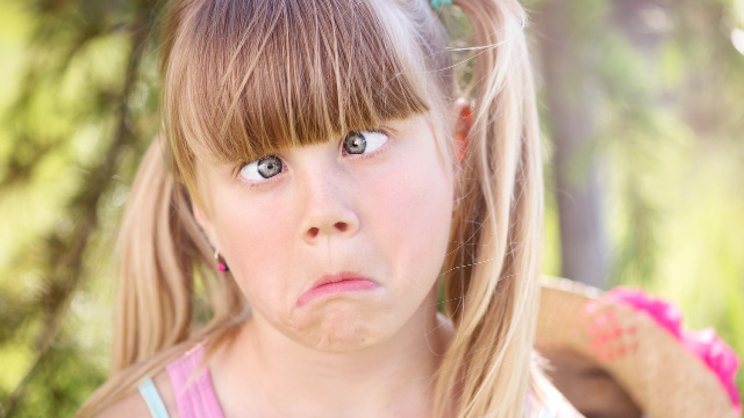 Fot. Pixabay / [url=https://pixabay.com/en/child-girl-making-a-face-squint-827487/]Pezibear[/url] / [url=https://pixabay.com/en/service/terms/#usage]CC0 Public Domain[/url]