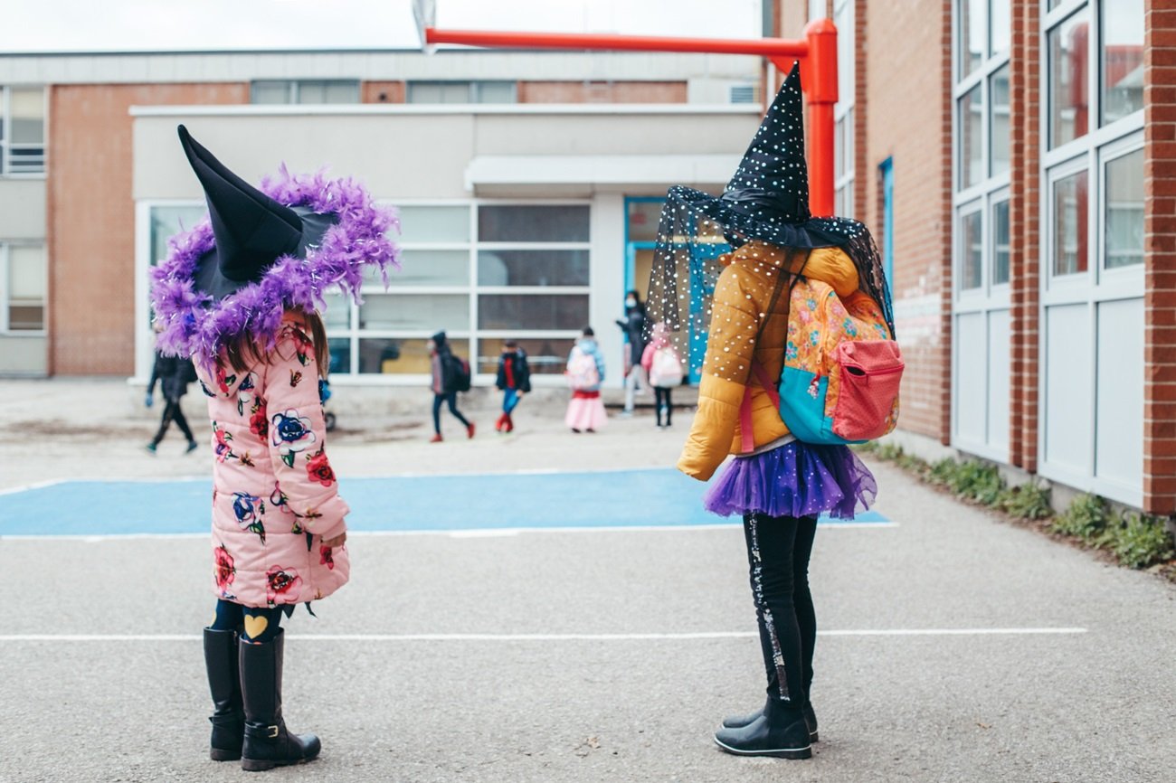 Tak szkoły kombinują przed Halloween. "Niby dziady, a dzieci i tak przebiorą się za Wednesday"