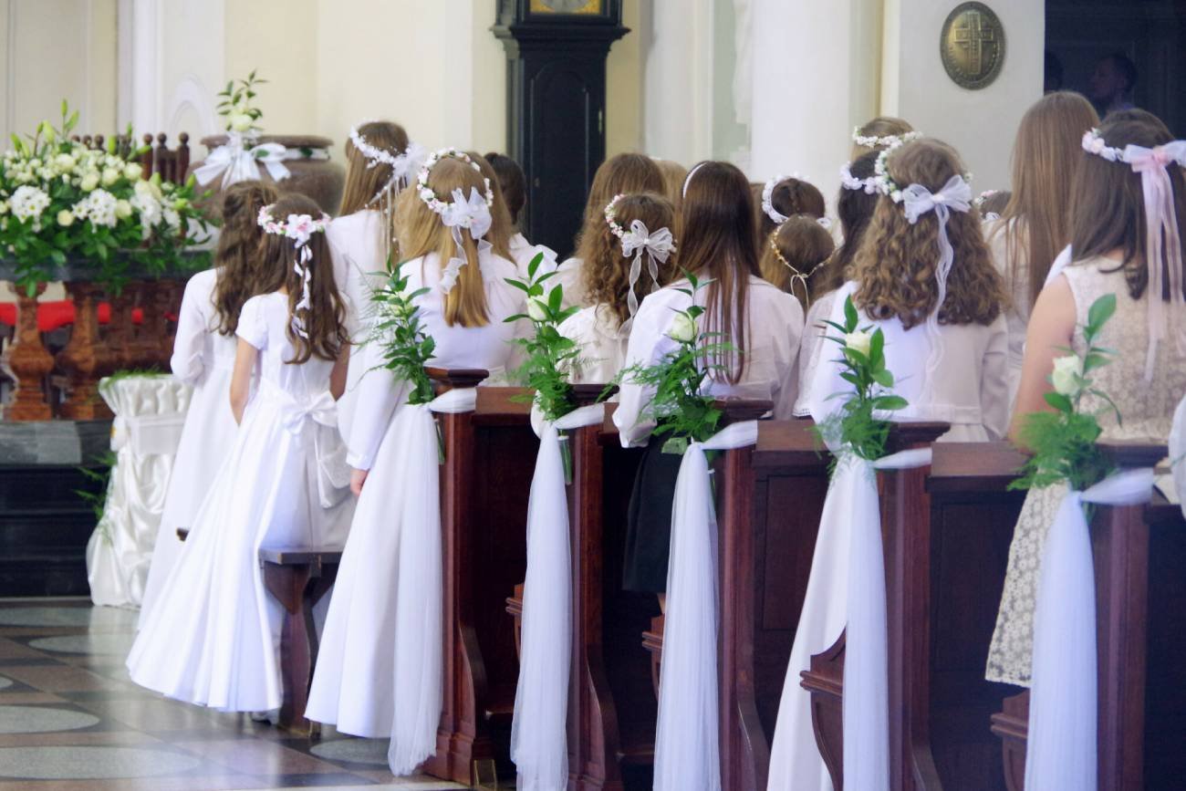 Dzieci przystępujące do Pierwszej Komunii Świętej.