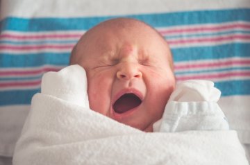 Rodzice noworodków powinni sięgać po kosmetyki naturalne i bezzapachowe. Można je rozpoznać po takich międzynarodowych certyfikatach jak Ecocert i Allergy Certified. Posiadają je duńskie kosmetyki Derma Eco Baby