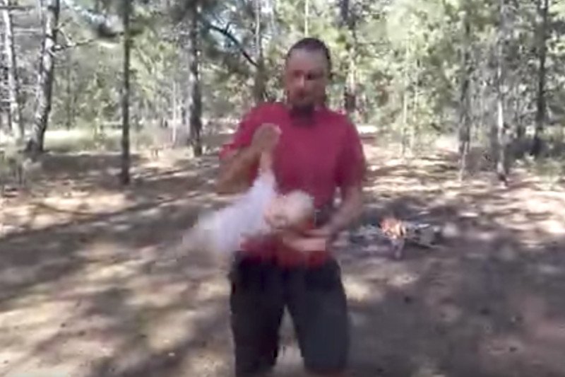 Szokujące nagranie ukraińskiego ojca, który robi dziecku trening astronauty.