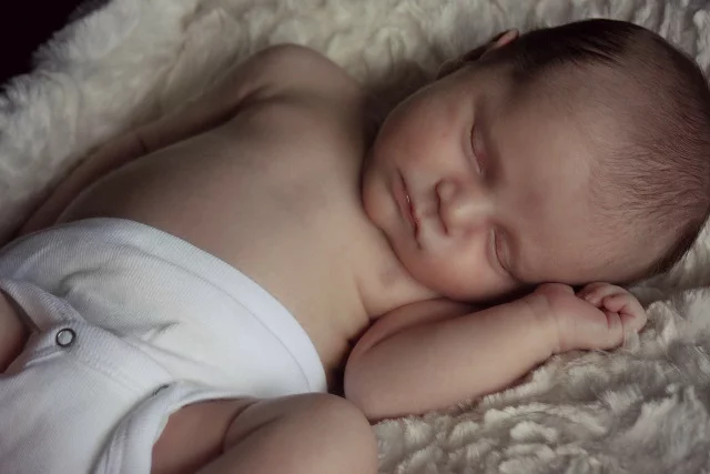 Fot. Pixabay / [url=http://pixabay.com/en/baby-sleep-small-infant-son-303068/]cherylholt[/url] / [url=http://pixabay.com/en/service/terms/#download_terms]CC0 Public Domain[/url]