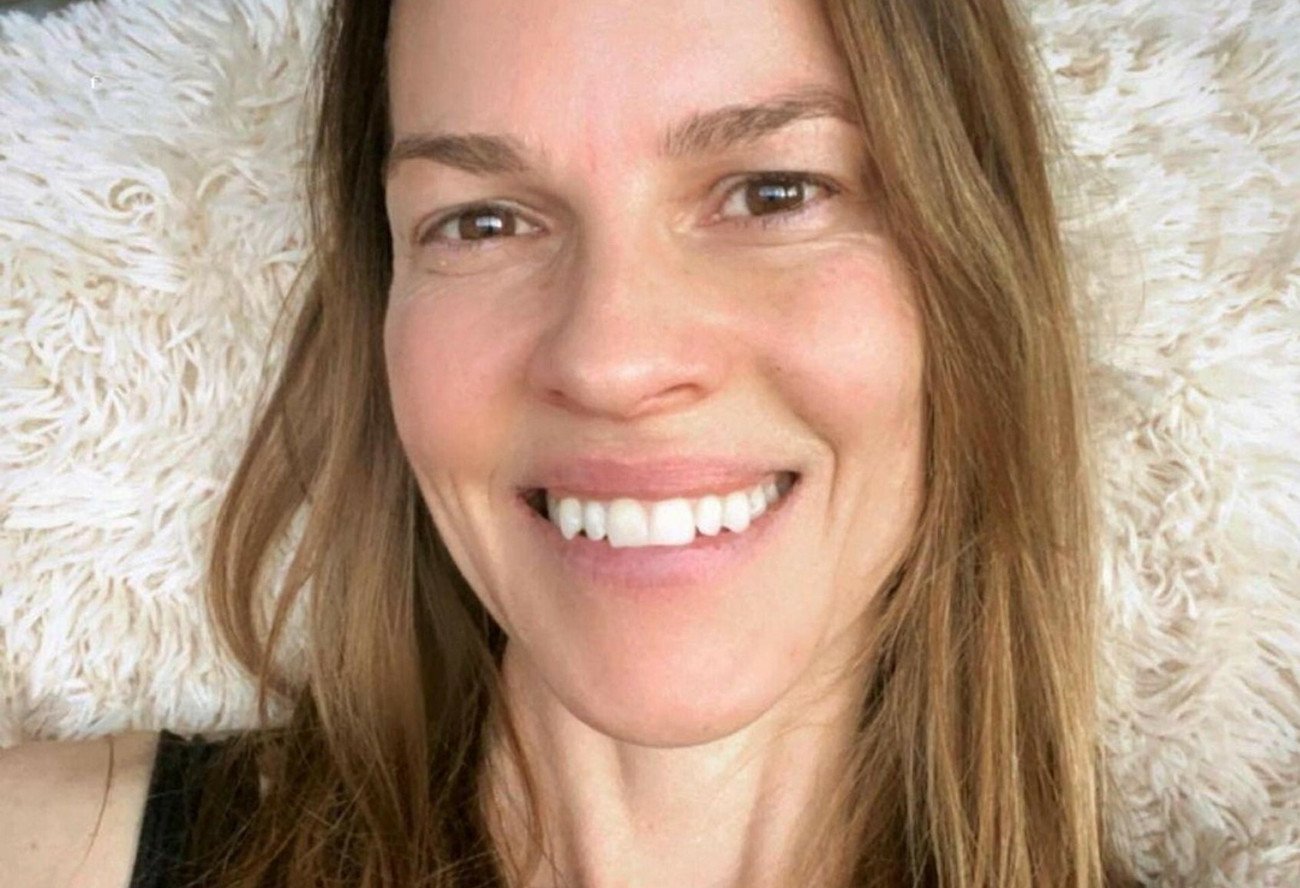 Hilary Swank urodziła bliźnięta w wieku 48 lat.