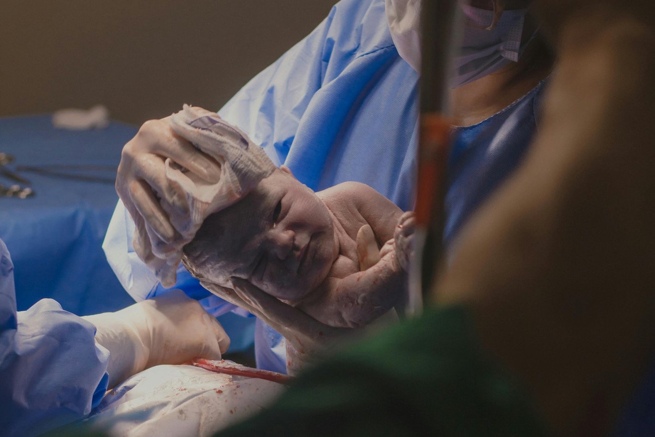 Porażające zachowanie personelu szpitala. "O, w poród się bawimy. Moje pieski tak robią"