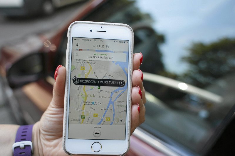 Molestowanie i seksizm w Uberze. Historie polskich pasażerek Molestowanie i seksizm w Uberze. Historie polskich pasażerek