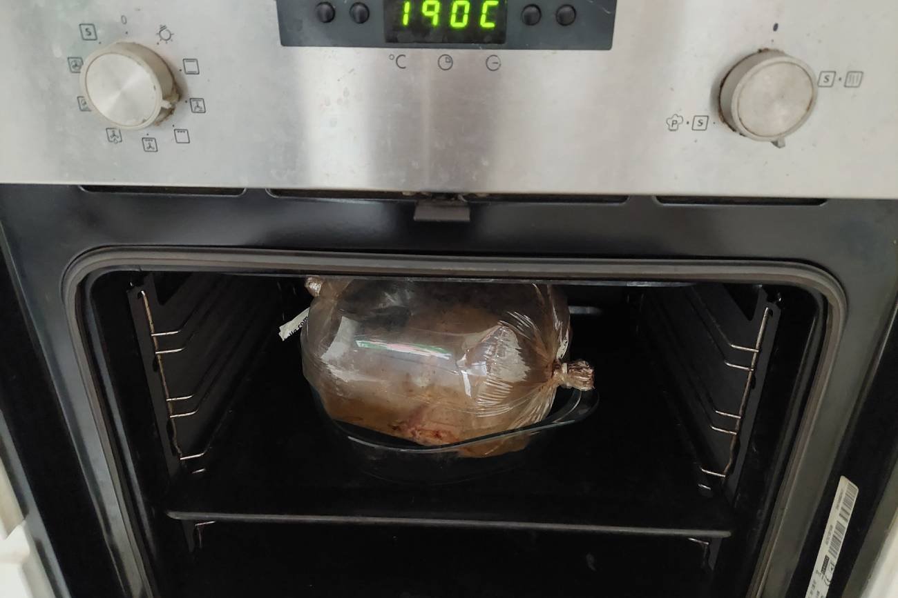 mikroplastik, pieczenie mięsa, rękaw do pieczenia, pieczone mięso, resztki plastiku w jedzeniu