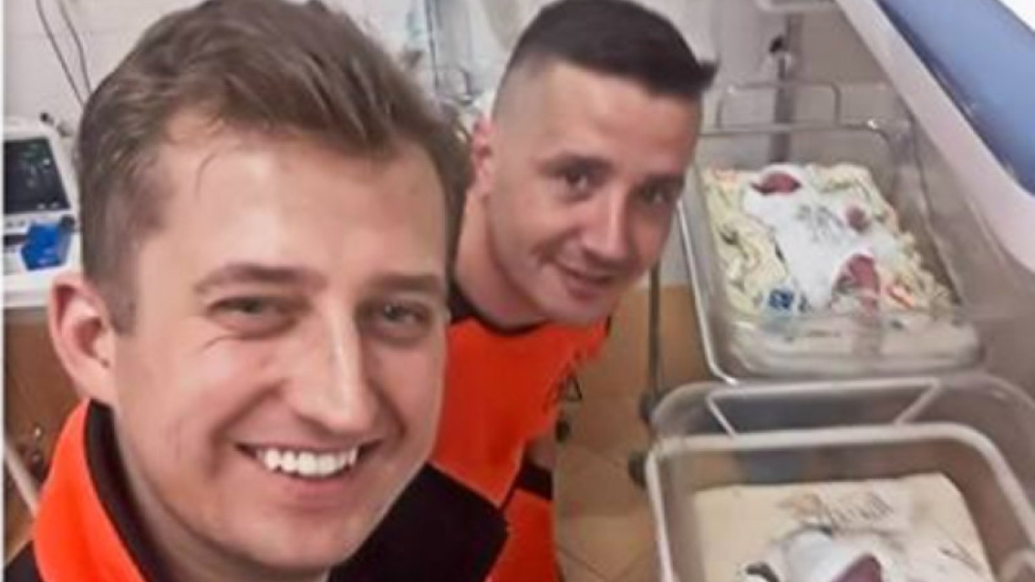 W karetce na świat przyszły bliźnięta.