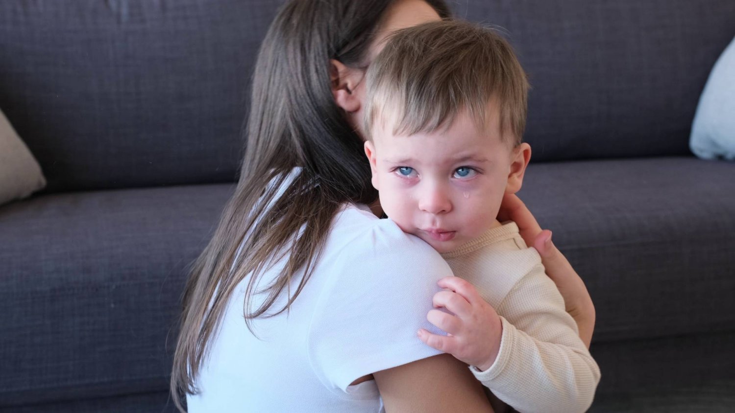 Wychowujemy "pokolenie emocjonalnej powodzi". Krzywdzimy dzieci przez naszych rodziców