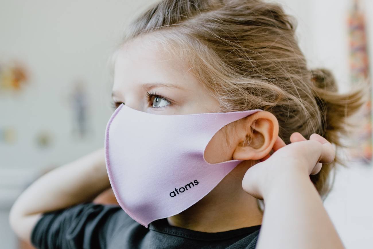 Dziewczynka w maseczce