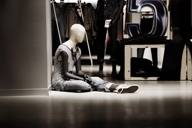 Fot. Pixabay / [url=https://pixabay.com/pl/lalka-okno-mody-atrapa-1076186/]Ventus17[/url] / [url=https://pixabay.com/pl/service/terms/#usage]CC0 Public Domain[/url]