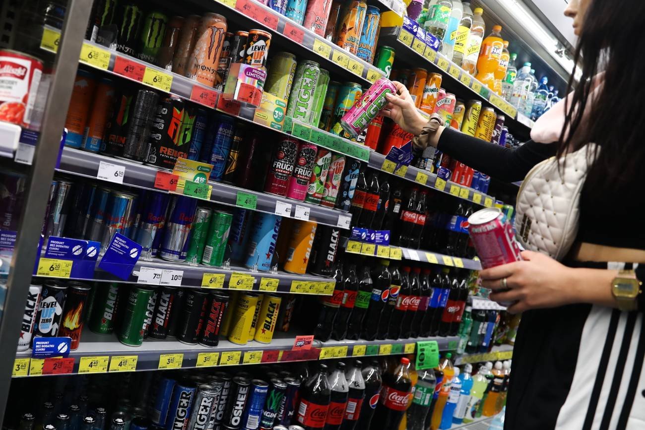 Energetyki groźniejsze niż myślisz. Pediatra: "Ryzyko dla młodych już po jednej puszce"