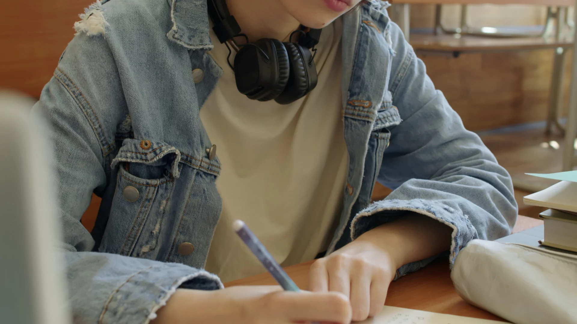 chłopak w szkole chłopak w szkole