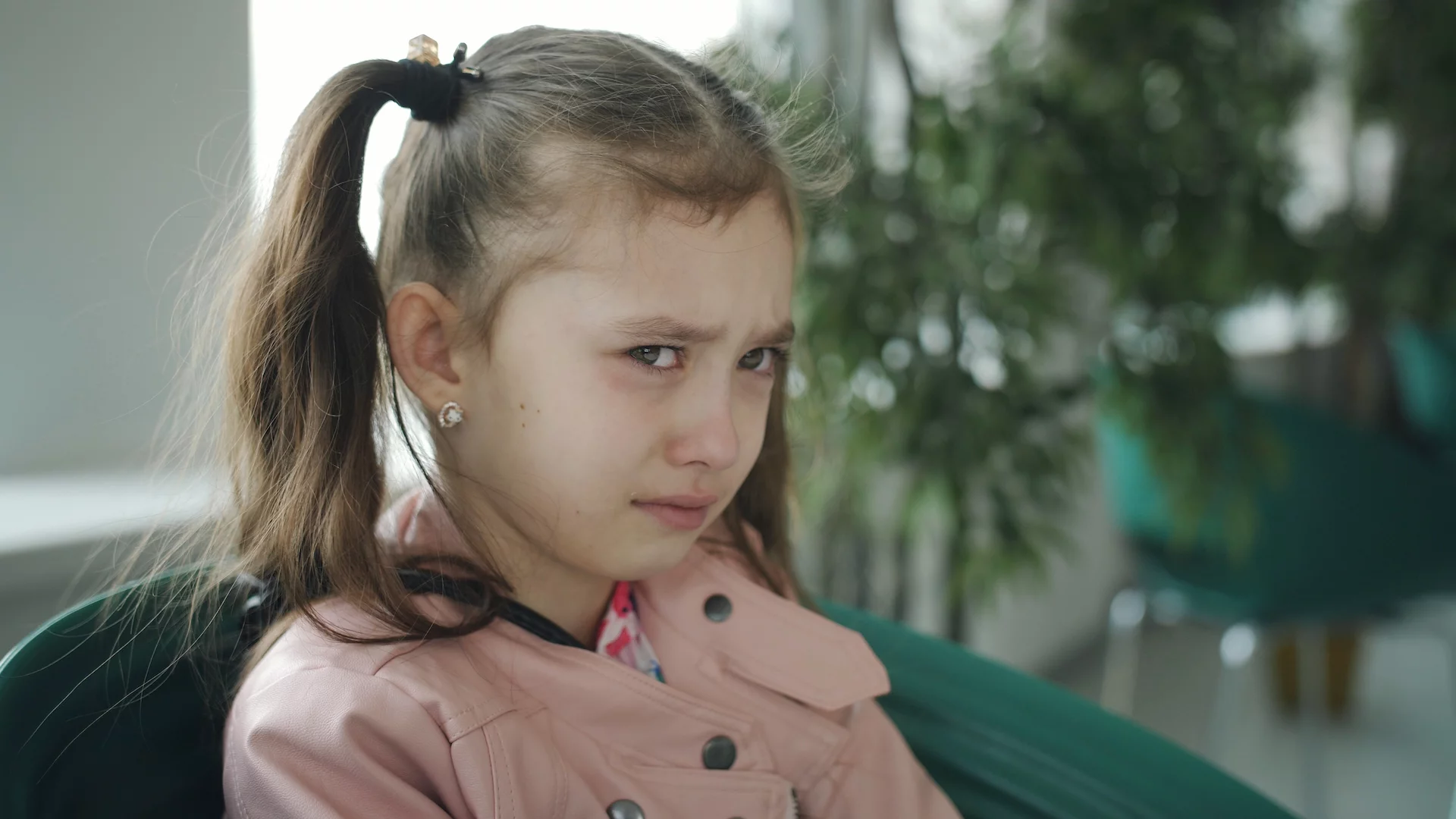 Niewinna zabawa skończyła się łzami. Słowa przedszkolaka pokazują, jak uczymy dzieci pogardy