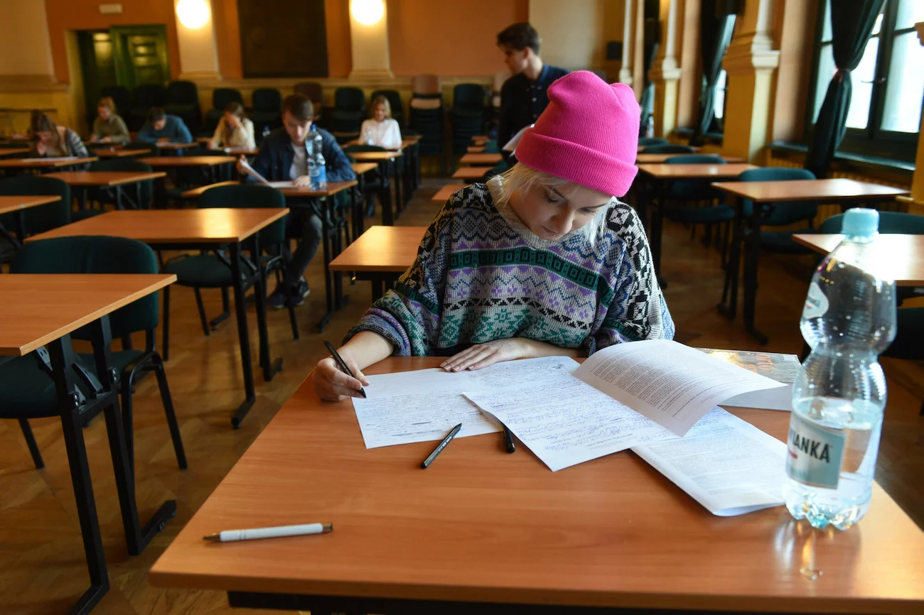 Rzecznik Praw Obywatelskich wystąpił do kuratorów o informacje na temat zgłoszeń dot. ingerencji szkół w wygląd uczniów