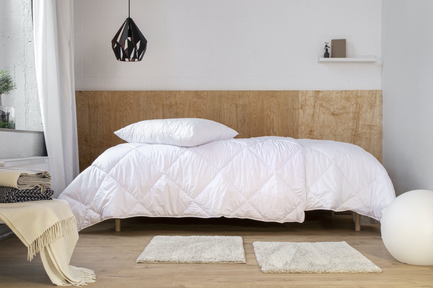 Dobrym wyborem dla alergika będą produkty sypialniane linii LAPONIA marki Wendre. W ich skład wchodzi kołdra, poduszka i nakładka na materac, które zwiększają ochronę przed roztoczami kurzu domowego