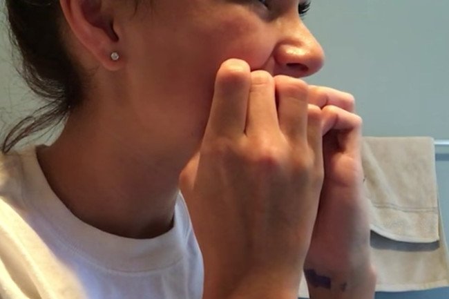 Nowa moda wśród dzieci jest niebezpieczna – apelują ortodonci.