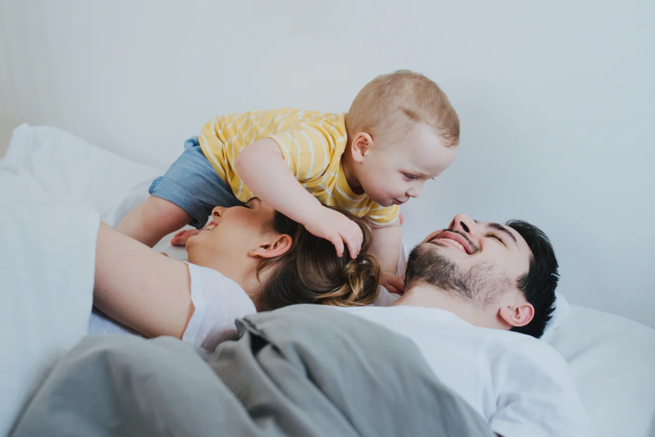 co-sleeping, spanie z dzieckiem, rodzicielstwo, niemowlę