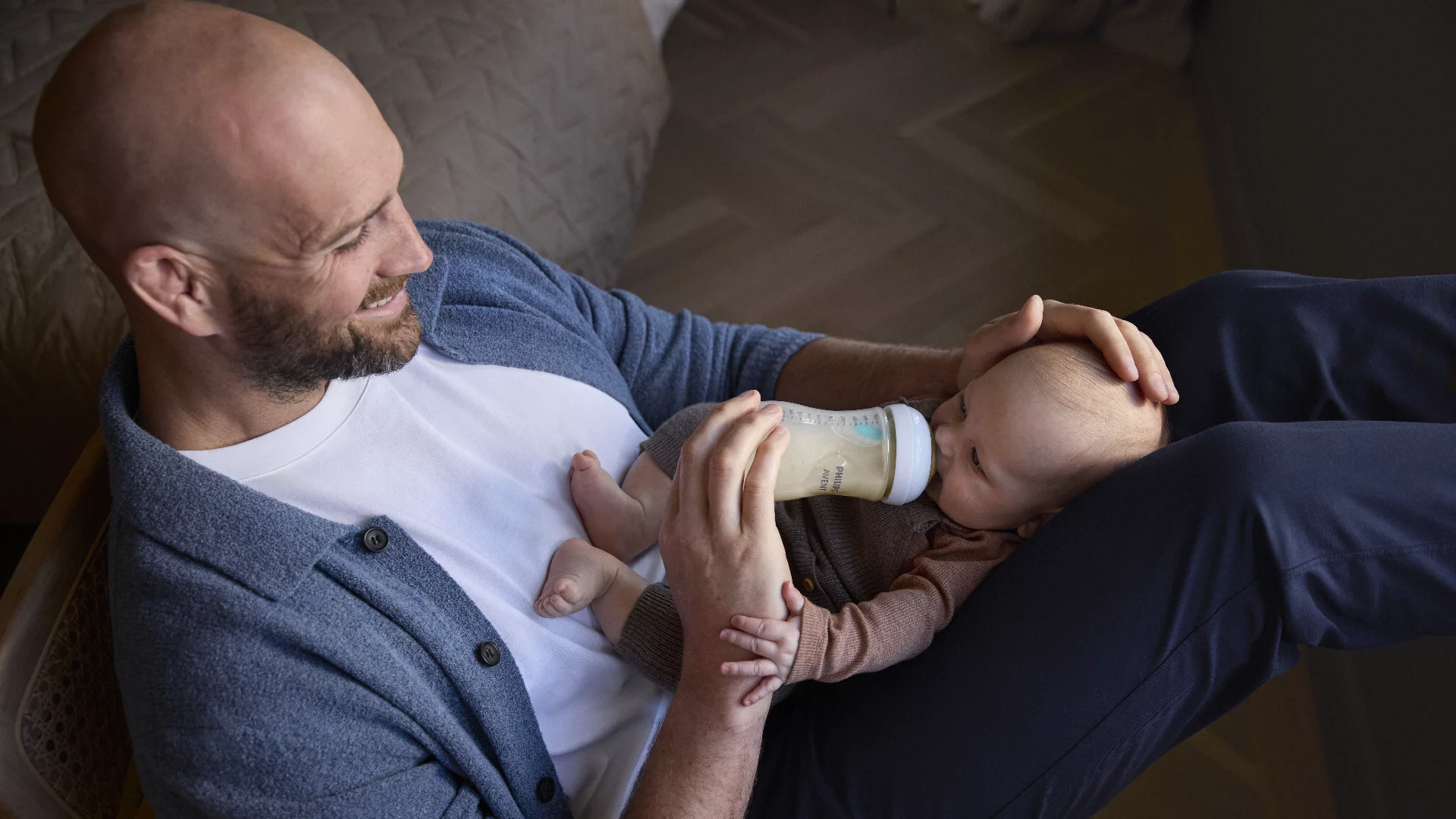 Tytuł: Światowy Tydzień Karmienia Piersią z Philips Avent. Dlaczego wsparcie taty ma tak duże znaczenie?