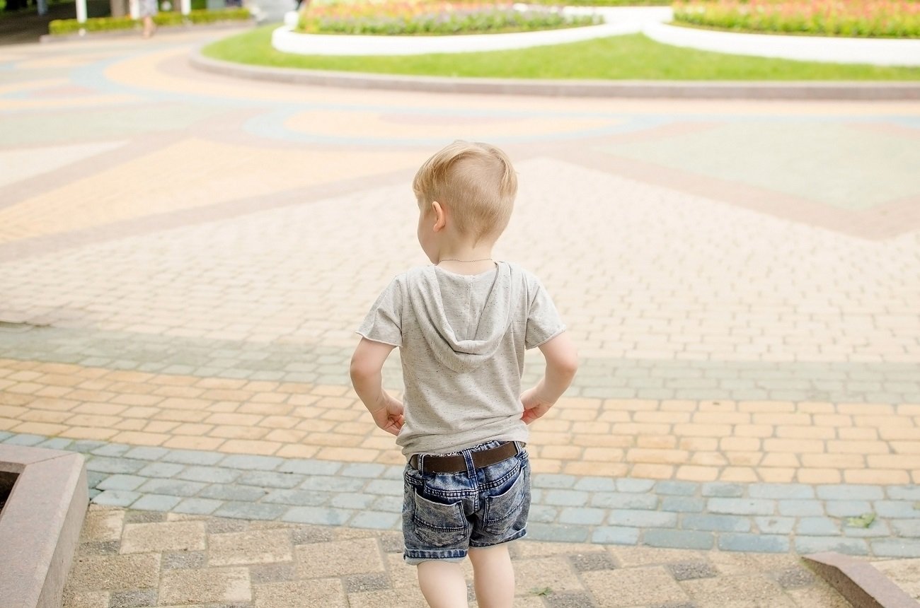 Wszyscy musieliśmy patrzeć na jego gołą pupę. Ten nowy trend to szczyt żenady