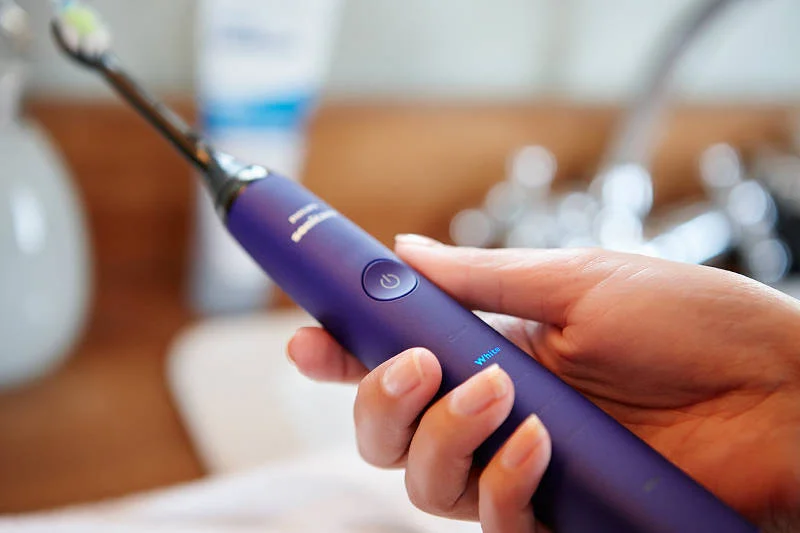 Szczoteczka soniczna Sonicare z opcją wybielania zębów Philips