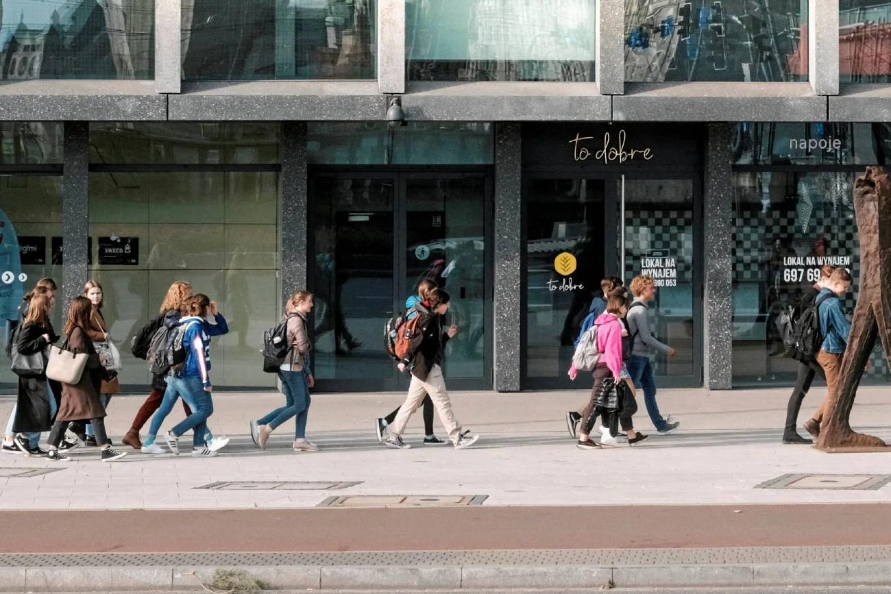 Uczniowie podczas szkolnej wycieczki.