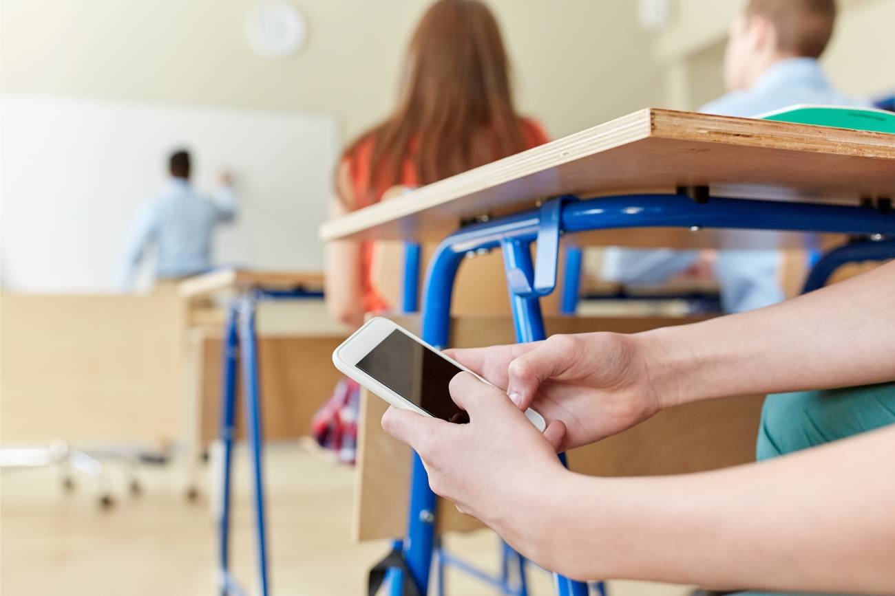 "Zamiast zakazu telefonów w szkole". Rodzice mają rewolucyjny pomysł