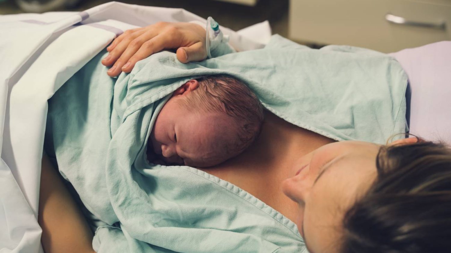 poród, emocje rodzącej, ból podczas porodu, empatia, wsparcie dla rodzącej, szpital, sala porodowa