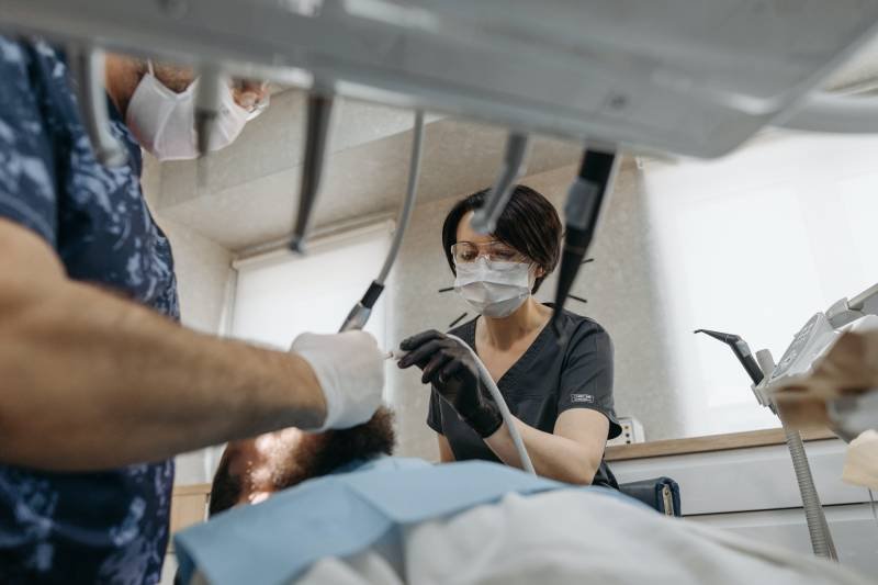 Polacy boją się dentysty. Większość do dentyści-sadyści