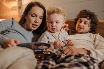 jak wzmacniać więź, więź z dzieckiem, inteligencja emocjonalna, nauka wdzięczności, wieczorna rutyna