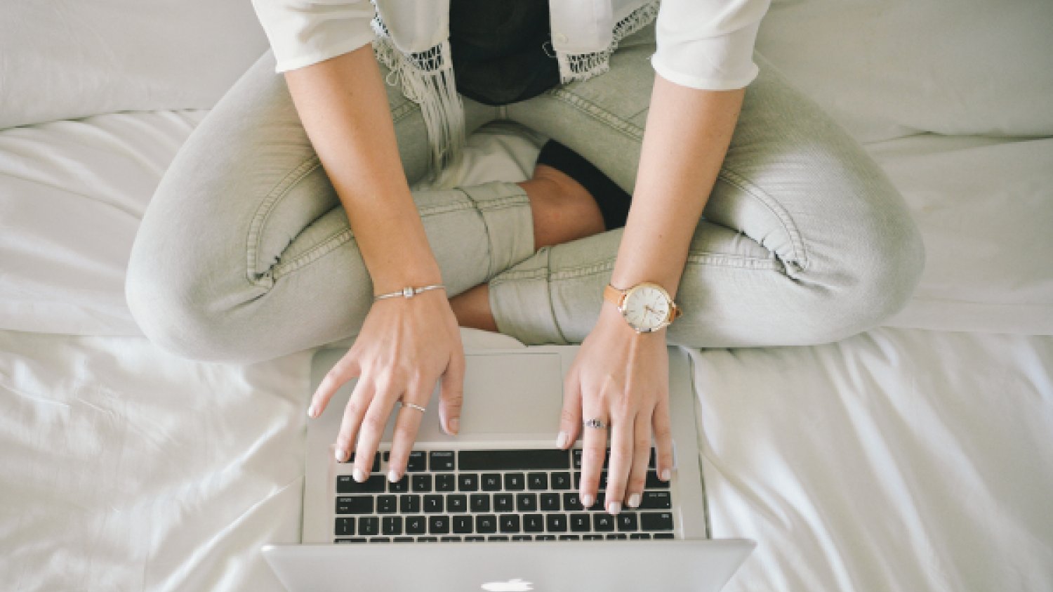 Fot. Flickr / [url=https://www.pexels.com/photo/fashion-legs-notebook-working-5279/]stokpic.com[/url] / [url=https://www.pexels.com/photo-license/]CC0[/url]