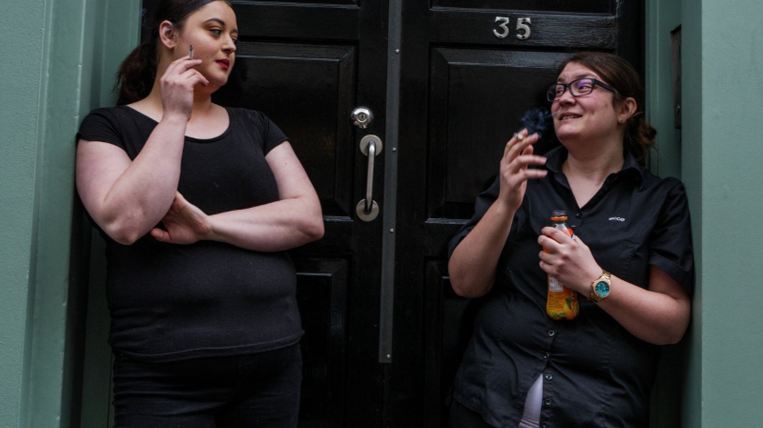 Merytoryczna rozmowa daje nam zdecydowanie więcej szczęścia niż klasyczny small talk