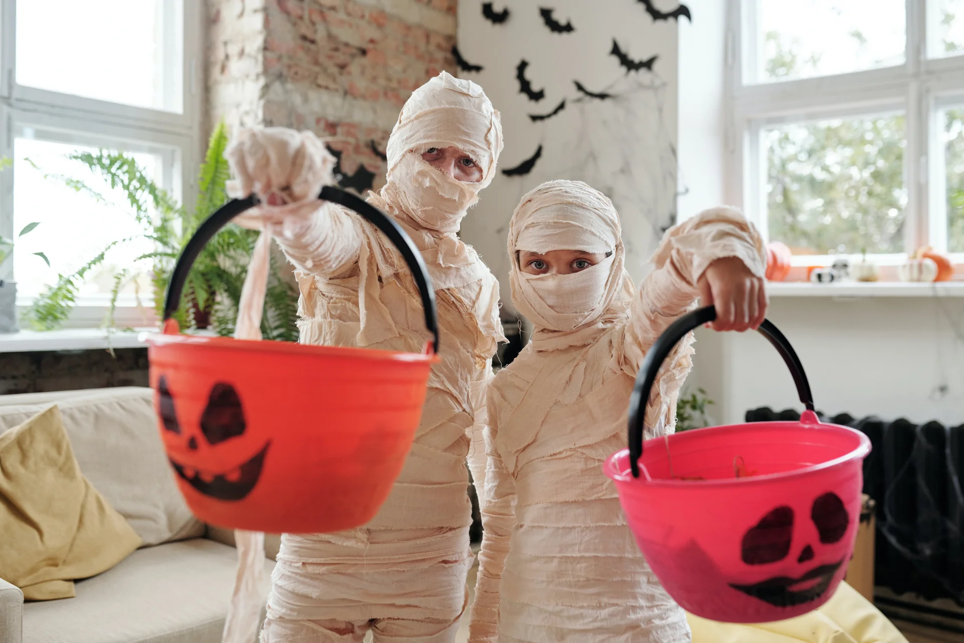 Rozdawanie słodyczy w Halloween