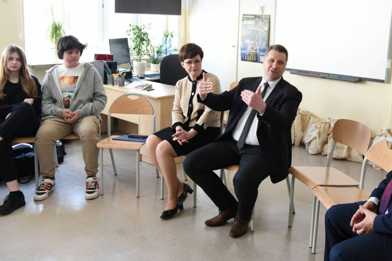 nowy przedmiot szkolny, szkoła średnia, podstawy przedsiębiorczości, biznes i zarządzanie, nauka finansów, szkoła ponadpodstawowa