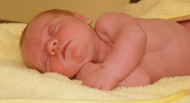 Fot. Pixabay/[url=http://pixabay.com/pl/noworodka-baby-stan-u%C5%9Bpienia-392990/]Pixabay[/url] / [url=http://pixabay.com/pl/service/terms/#download_terms]CC O[/url] Spokojne dziecko, to spokojni rodzice