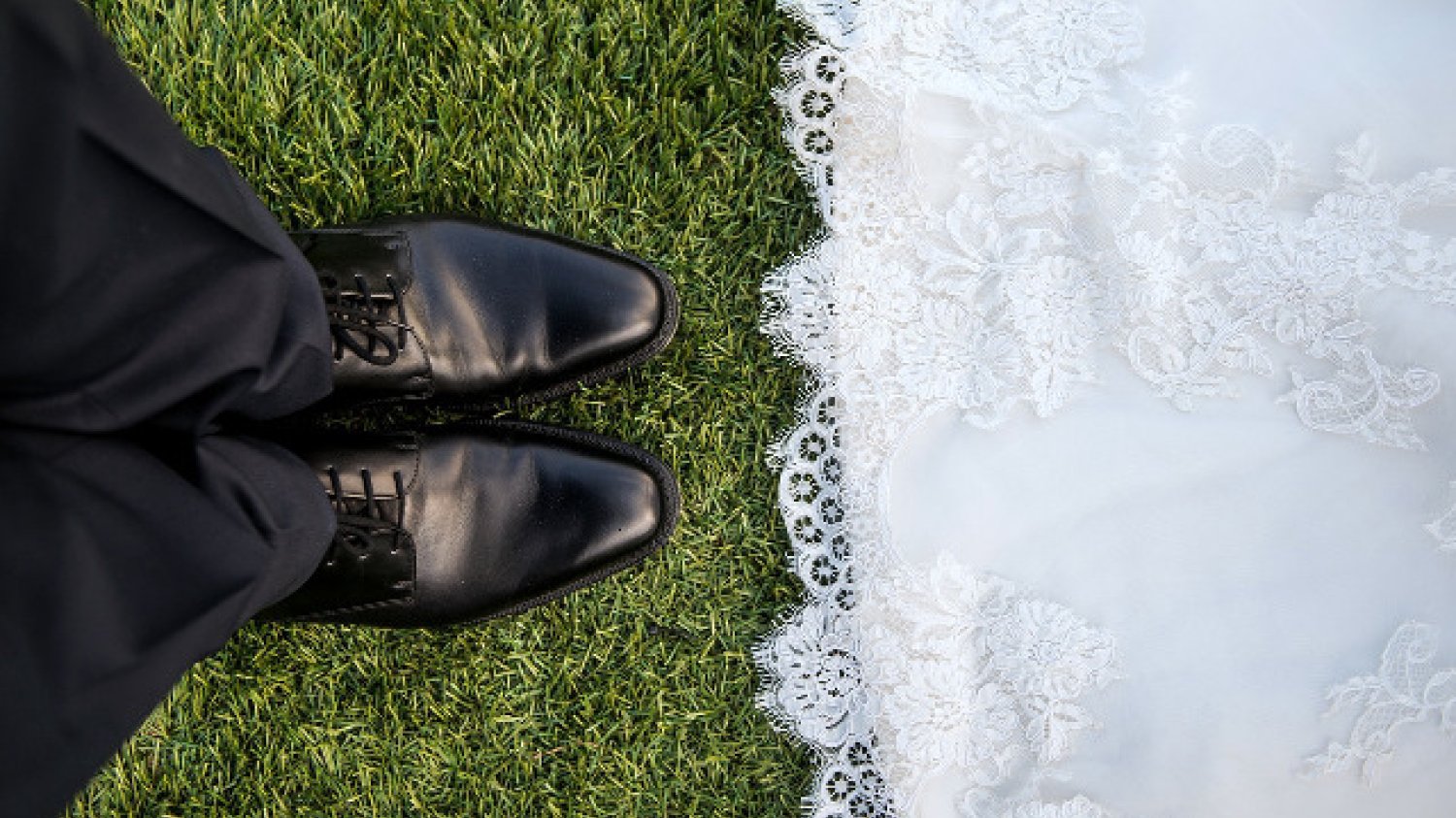 Fot. Pixabay / [url=https://pixabay.com/en/bride-groom-matrimony-wedding-690292/]Unsplash[/url] / [url=https://pixabay.com/en/service/terms/#download_terms]CC0 Public Domain[/url]