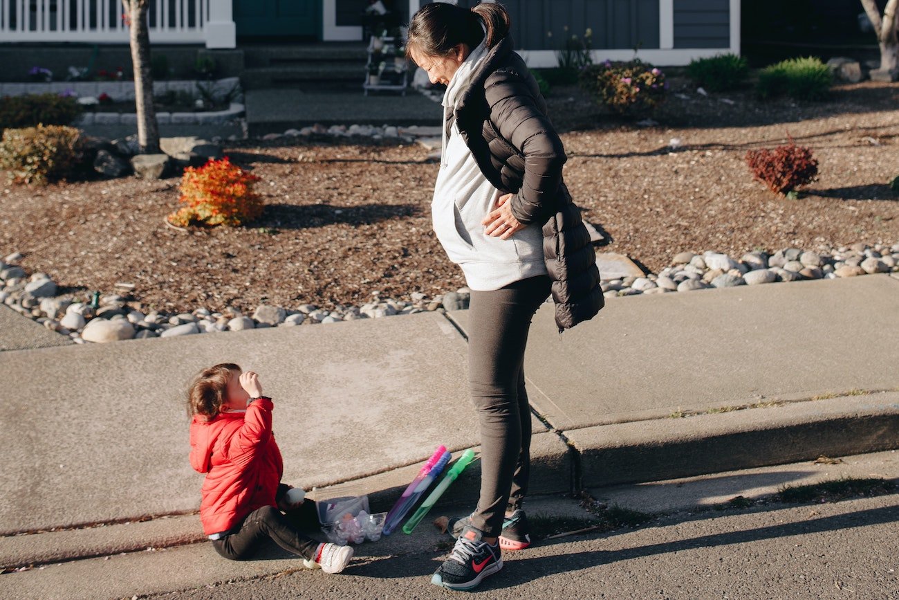 Matka szarpała dziecko na parkingu Matka szarpała dziecko na parkingu